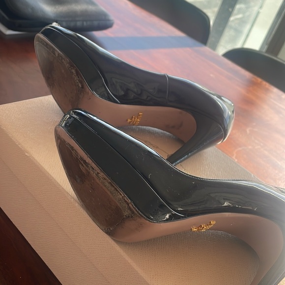 Authentic Prada heels, size 8. - Picture 3 of 4